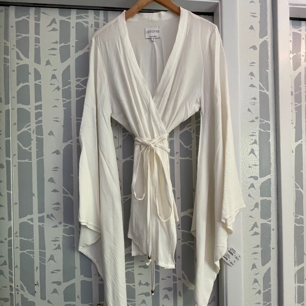 *NWT* ODYLYNE Kimono Sleeve True Wrap Tunic Top in Cream Rayon size Medium